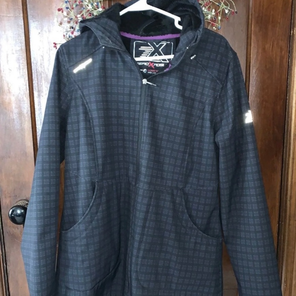 Zerxposur lines coat size XL
